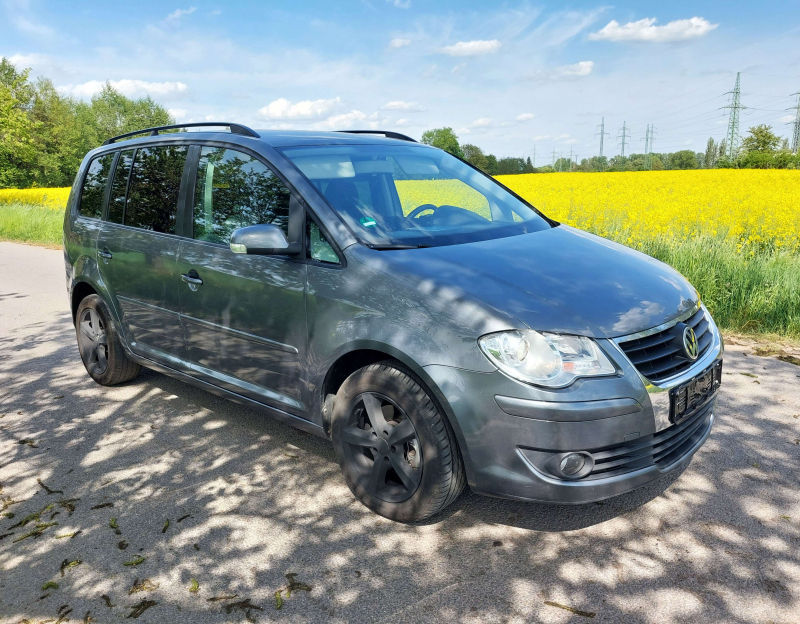 Volkswagen Touran, 1.9 tdi, 77 kW, 7 míst, navi, tažné