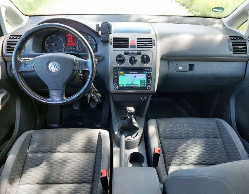 Volkswagen Touran, 1.9 tdi, 77 kW, 7 míst, navi, tažné