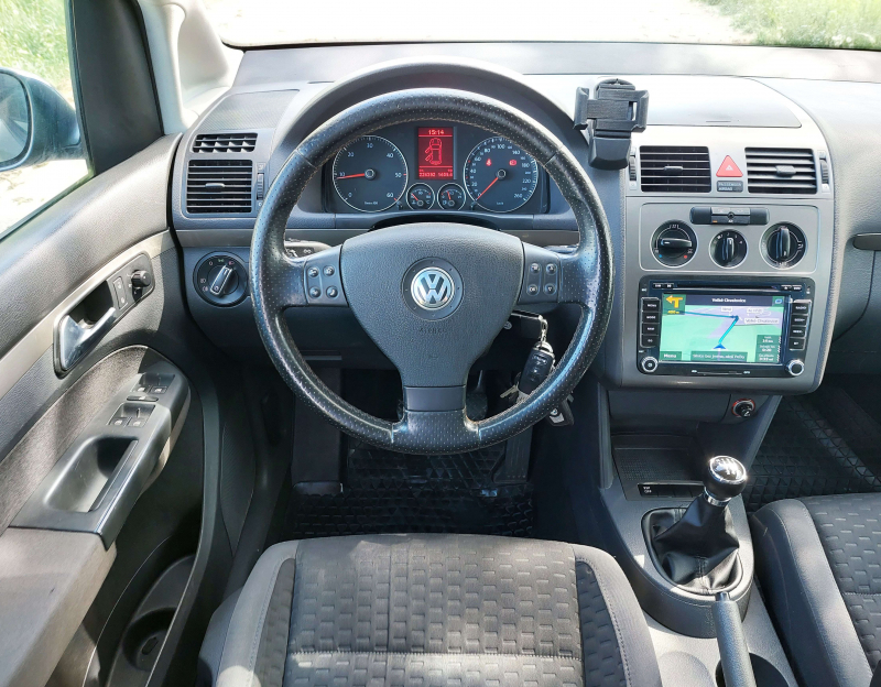 Volkswagen Touran, 1.9 tdi, 77 kW, 7 míst, navi, tažné