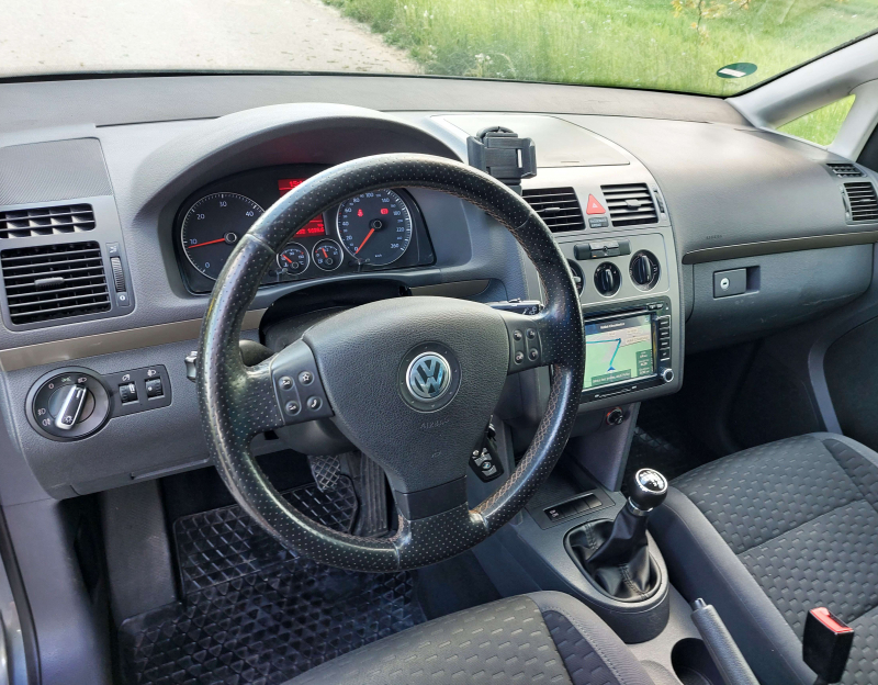 Volkswagen Touran, 1.9 tdi, 77 kW, 7 míst, navi, tažné