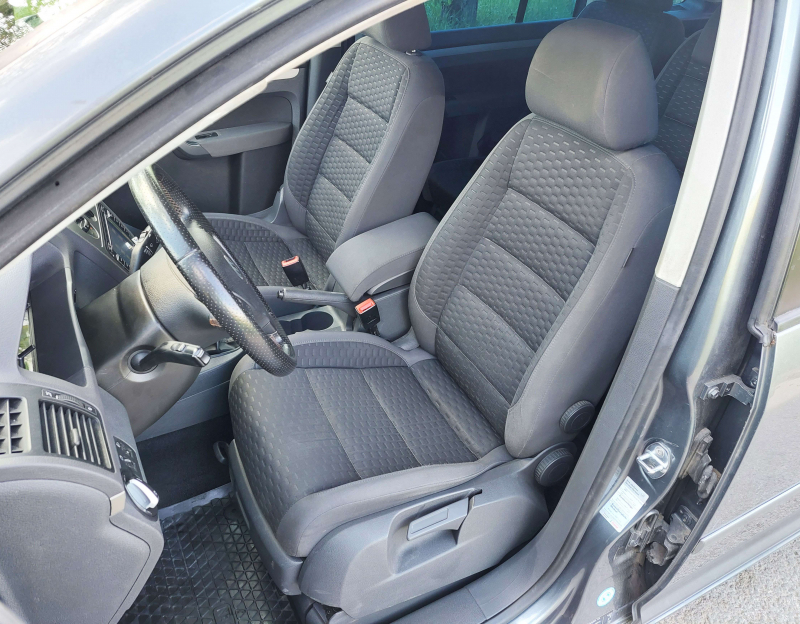 Volkswagen Touran, 1.9 tdi, 77 kW, 7 míst, navi, tažné
