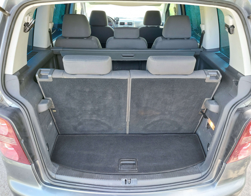 Volkswagen Touran, 1.9 tdi, 77 kW, 7 míst, navi, tažné