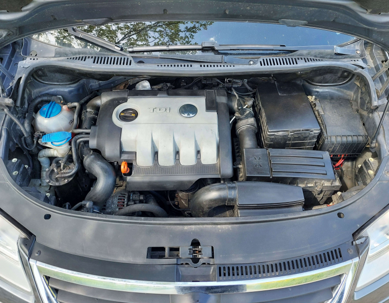 Volkswagen Touran, 1.9 tdi, 77 kW, 7 míst, navi, tažné