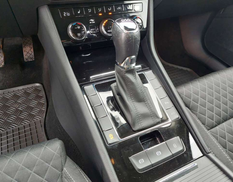 Škoda Superb 2.0 tdi, style, 110 kW, 08/2018, xenon, tažné, kamera