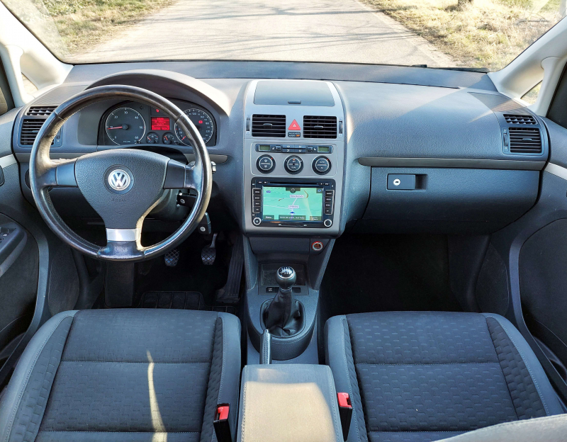Volkswagen Touran, 1.9 tdi, 77 kW, 2008, navi, výhřev