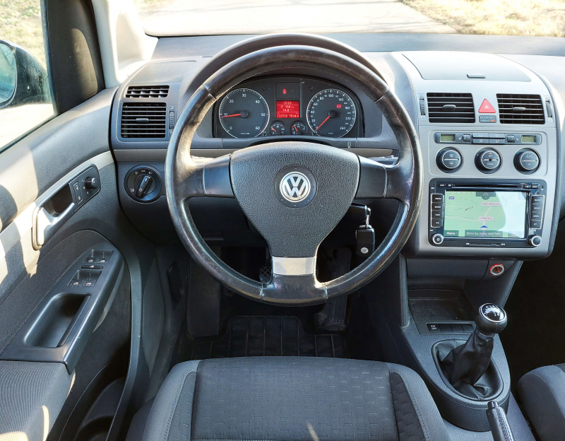Volkswagen Touran, 1.9 tdi, 77 kW, 2008, navi, výhřev