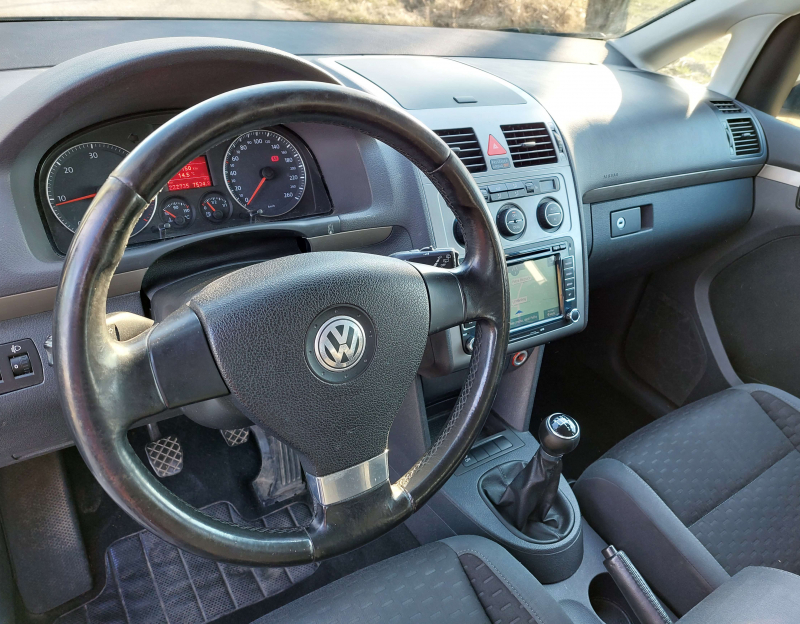 Volkswagen Touran, 1.9 tdi, 77 kW, 2008, navi, výhřev