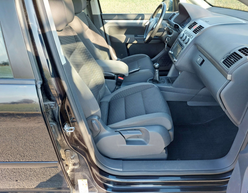 Volkswagen Touran, 1.9 tdi, 77 kW, 2008, navi, výhřev