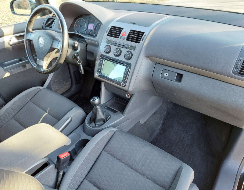 Volkswagen Touran, 1.9 tdi, 77 kW, 2008, navi, výhřev