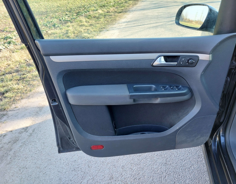 Volkswagen Touran, 1.9 tdi, 77 kW, 2008, navi, výhřev