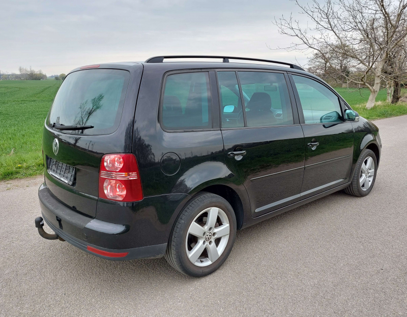 Volkswagen Touran, 1.9 tdi, 77 kW, 7 míst, navi, tažné