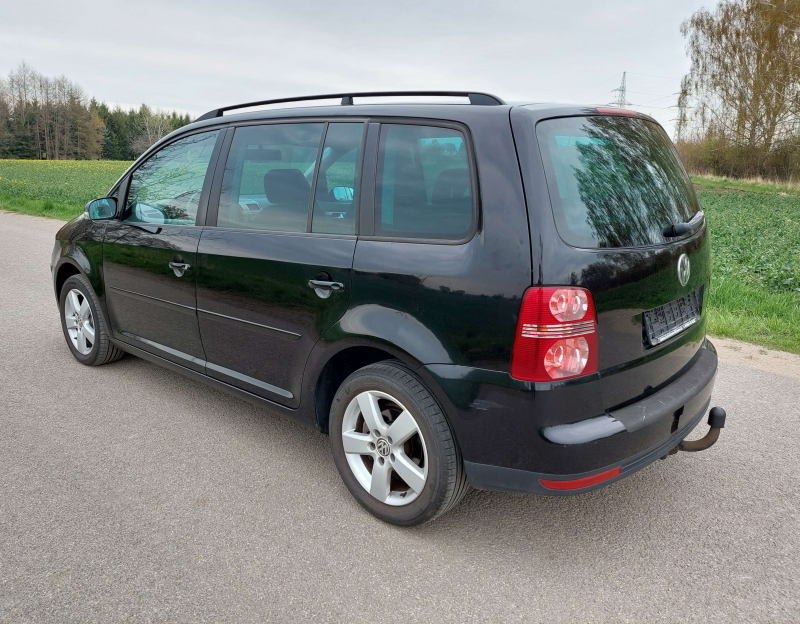 Volkswagen Touran, 1.9 tdi, 77 kW, 7 míst, navi, tažné