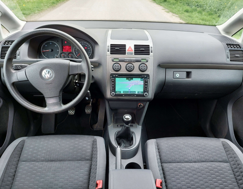 Volkswagen Touran, 1.9 tdi, 77 kW, 7 míst, navi, tažné